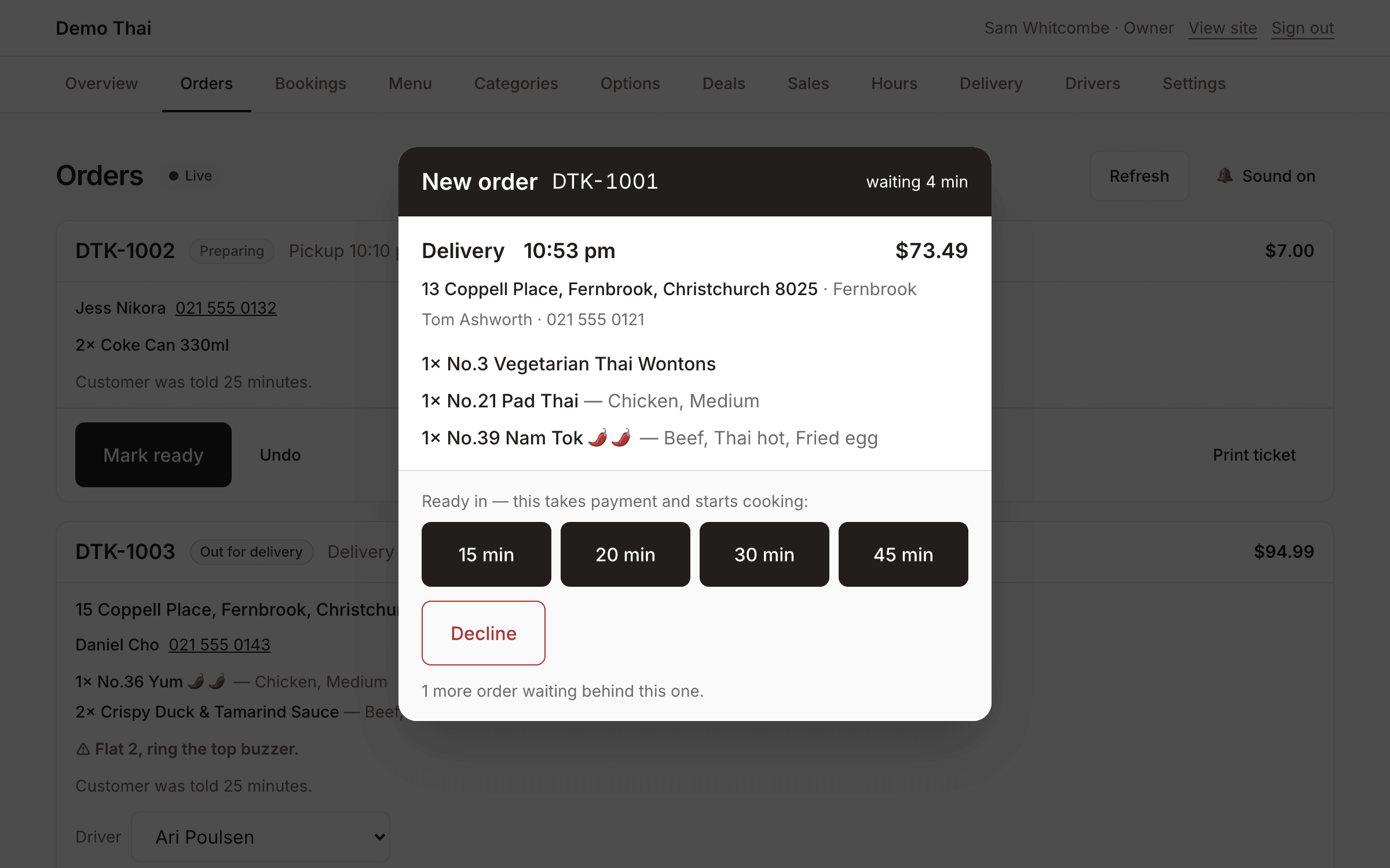 The order queue with a full-screen new-order alert showing the items, the address and four prep-time buttons.